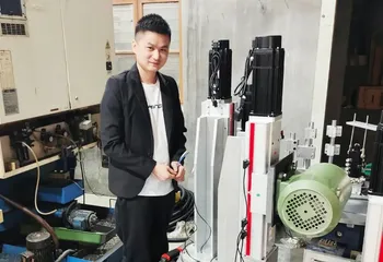杨杰:潜心锤炼技艺 小匠自成大器1