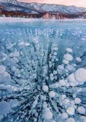 贝加尔湖中的“沼气泡”