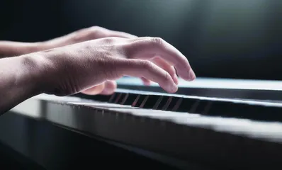弹钢琴可以减轻抑郁等负面情绪
