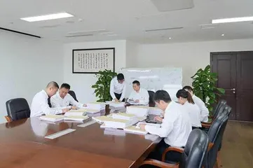 挺起“硬脊梁” 一体推进“三不腐”1