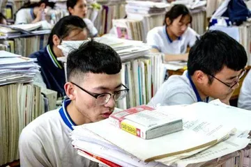 加油吧少年!围观各国考生奋战“高考”1