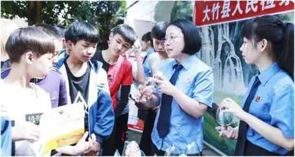 法治副校长:从副业到“主业”1