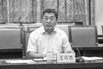 陈勇:对企业家既不“亲”又不“清”的市委书记1