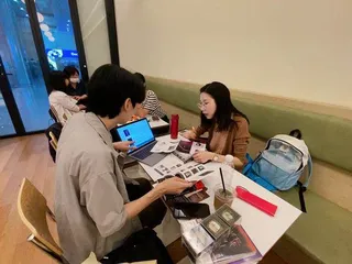 想象之光闪烁在云层之上2023,科幻世界奔赴全球书展5