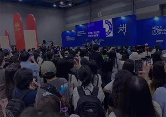 想象之光闪烁在云层之上2023,科幻世界奔赴全球书展6