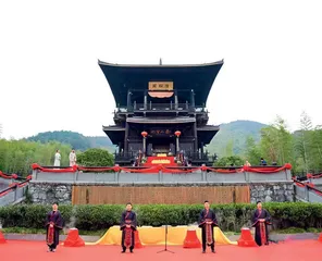 绿叶斟得“两杯茶” 3