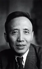  郭沫若：把红旗插上科学的高峰