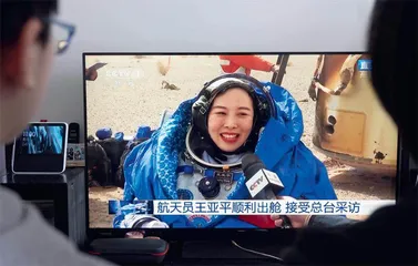 航天英雄归来 花团锦簇迎接