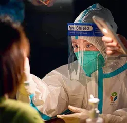 凌晨4点，400人核酸完成
