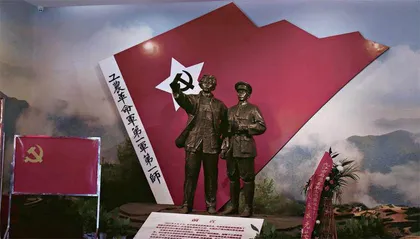 那一抹修水红0
