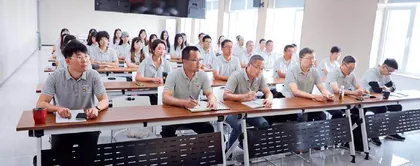 奋斗的青年是好样的!学习宣传贯彻党的二十大精神1