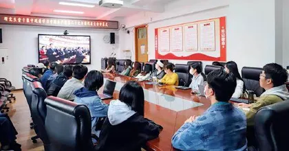 奋斗的青年是好样的!学习宣传贯彻党的二十大精神4