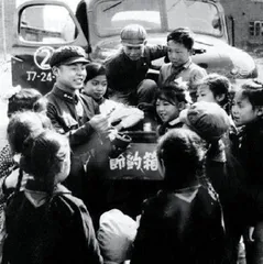 让“雷锋精神”的旗帜在青年心中高高飘扬1