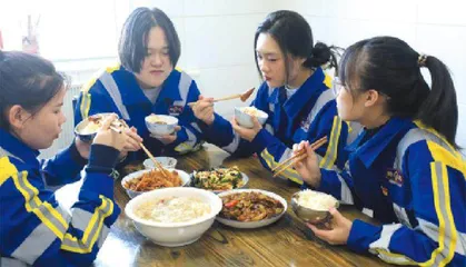 孟雨欣：口岸“金花”迎寒绽放1