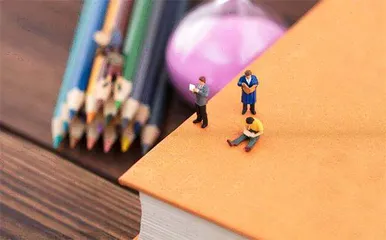 到中学当老师的北大博士