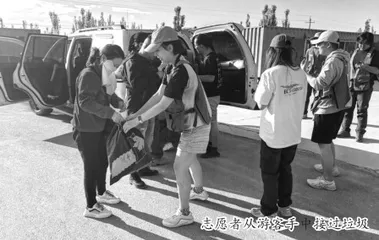 在高原捡垃圾的人1