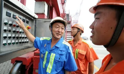 许振超:“振”兴青岛港的“超”人1