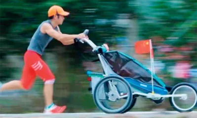7年间他推着脑瘫儿子跑了54场马拉松