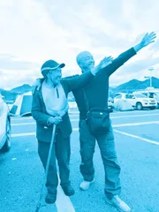 携病妻共赏千山万水：落日与晚风，朝朝又暮暮