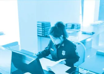 空中“蓝玫瑰”:中国首位女消防飞行员的飞翔青春3