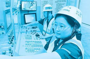 全国首位女盾构司机：95后萌妹掌舵海底隧道前进方向
