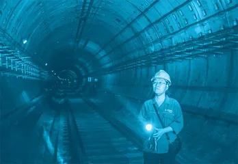 “隧道医生”何小玲，城市地铁中的一束光