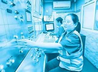 全国首位女盾构司机:95后萌妹掌舵海底隧道前进方向3