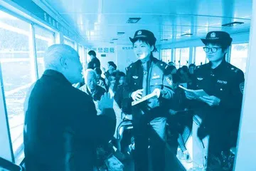牵手一生:“火焰蓝”与“警察蓝”的爱情2