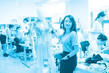 中国冰雪科学家刘莉:让冬奥赛服讲好“中国故事”1