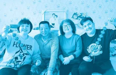把小家的爱化为人间大爱：勉莉莎和她5个民族的大家庭