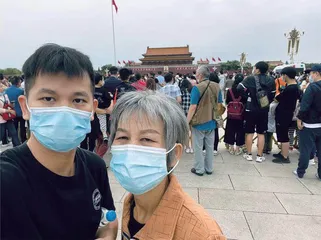 “架子鼓奶奶”，跟儿子一起玩音乐