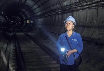 何小玲，地铁隧道“医生”