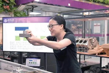 邢小颖,高职毕业清华教书1