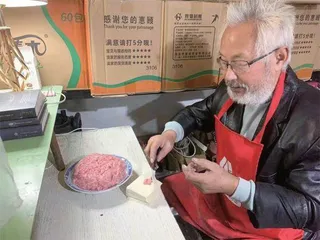 柴火烟气,氤氲小巷幸福1
