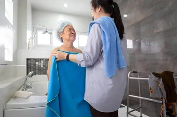 老年人冬天洗澡有讲究1