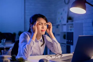猛练“眼操”视网膜脱离找上门
