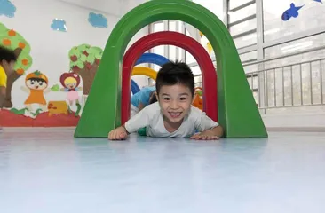 宝宝为什么看见洞就想钻2