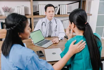 眼睛又大又突 当心甲状腺籼关眼病2
