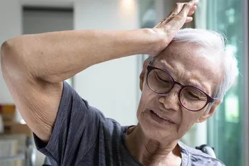 头痛欲裂 可能是眼睛生病了1
