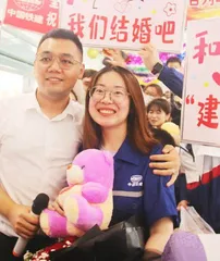 首列求婚，爱情之花在沙漠中绽放