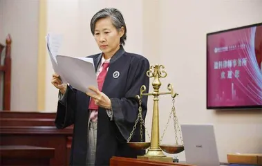 “律政佳人”郭蔚:从中专生到清华博士2