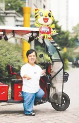 “气球妈妈”默默助学5年:爱的能力,让她与众不同1