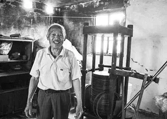 诚信的投射效应：还债15年油匠夫妻烛照暮年
