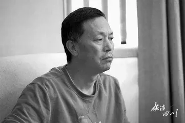 落马官员自述：怕在会场被当众带走，常请人代会