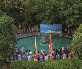来海南嬉水节 感受“泼”天快乐1