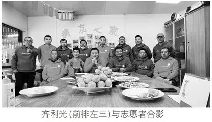 “抗白”侠爸搭建爱心厨房：全世界又种满春风
