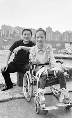 “下巴女孩”诗意人生：我已亭亭，无忧亦无惧