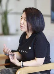 “我乐于穿上诗人这件身份外套”