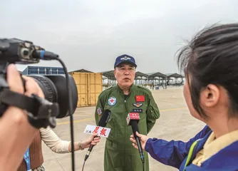 胡延春 一生难舍的飞行梦5