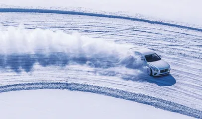 极速竞逐 玩转冰雪
